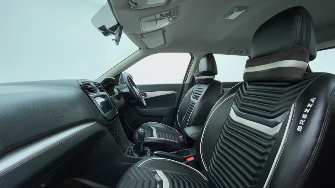2016 Maruti Vitara Brezza ZDI PLUS DUAL TONE, Diesel, Manual, 71,935 km, Right Side Front Door Cabin