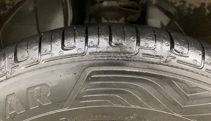 2017 Renault Kwid CLIMBER 1.0 AMT, Petrol, Automatic, 63,998 km, Left Front Tyre Tread