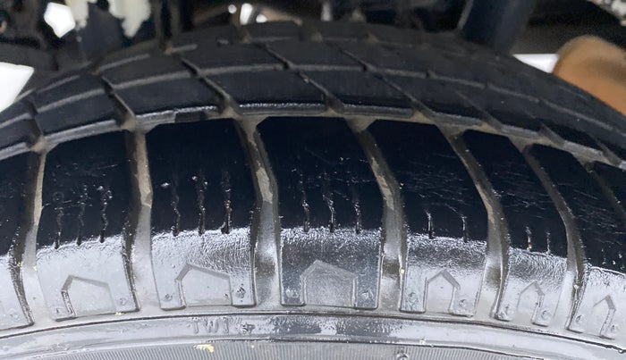 2014 Maruti Alto K10 VXI P, Petrol, Manual, 34,371 km, Right Rear Tyre Tread