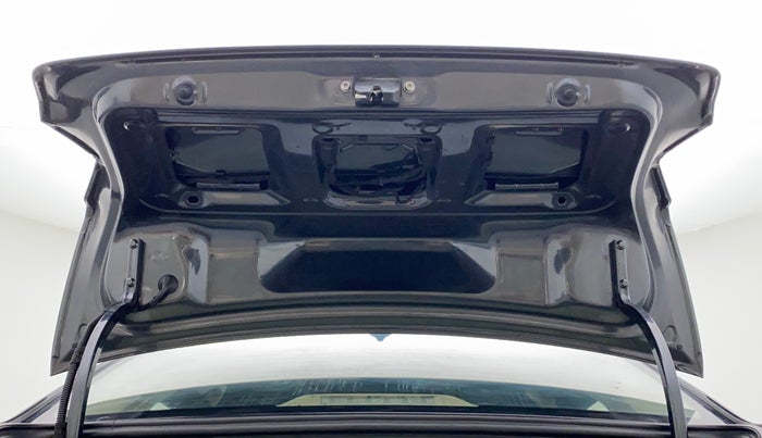 2018 Volkswagen Ameo HIGHLINE PLUS 1.5L AT 16 ALLOY, Diesel, Automatic, 1,19,750 km, Boot Door Open