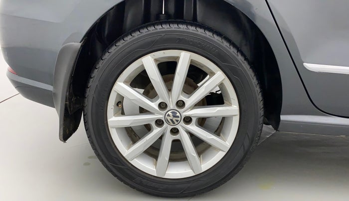 2018 Volkswagen Ameo HIGHLINE PLUS 1.5L AT 16 ALLOY, Diesel, Automatic, 1,19,750 km, Right Rear Wheel