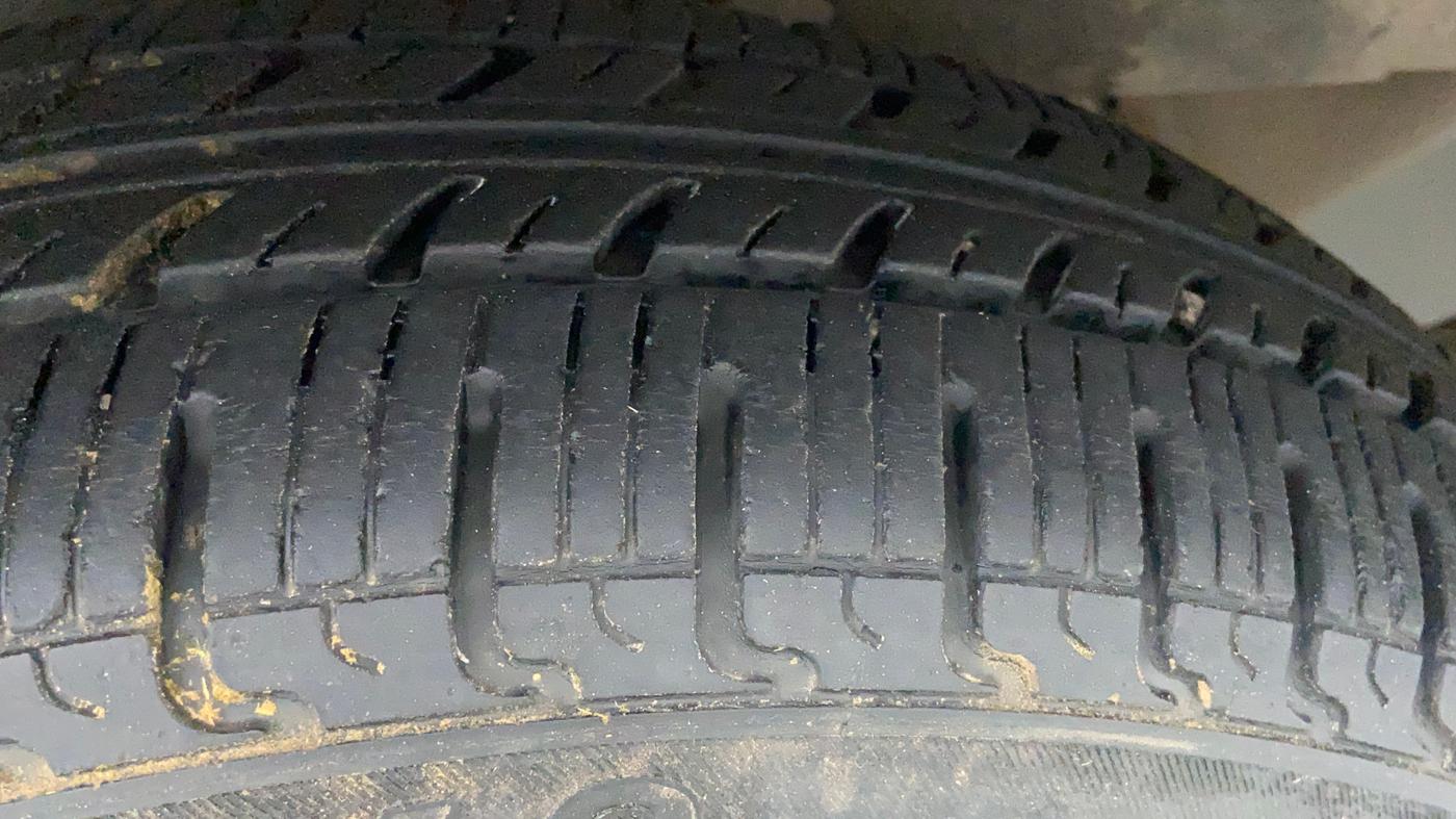 2014 Maruti Wagon R 1.0 VXI, Petrol, Manual, 54,615 km, Right Rear Tyre Tread