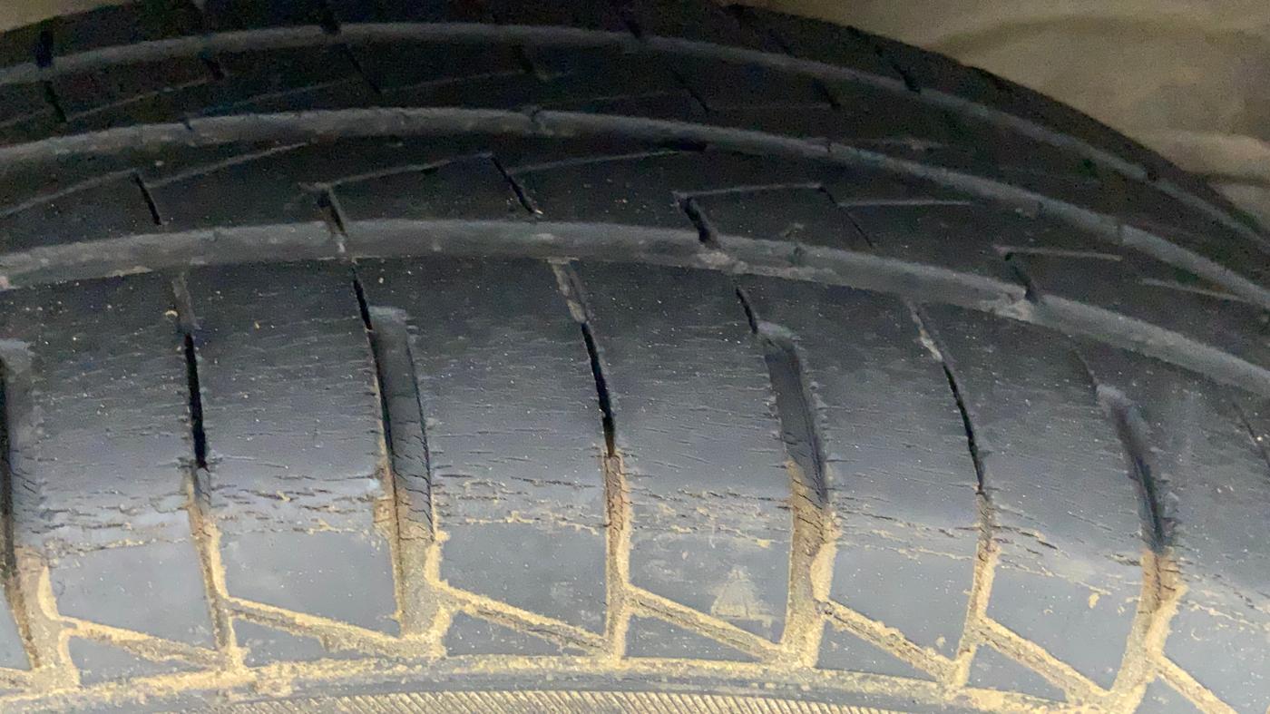 2014 Maruti Wagon R 1.0 VXI, Petrol, Manual, 54,615 km, Right Front Tyre Tread