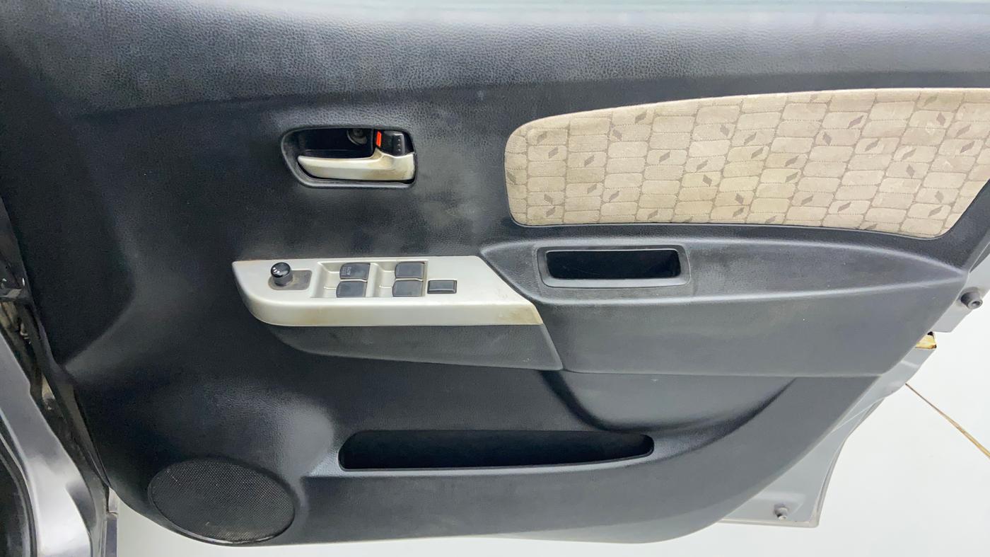 2014 Maruti Wagon R 1.0 VXI, Petrol, Manual, 54,615 km, Driver Side Door Panels Control