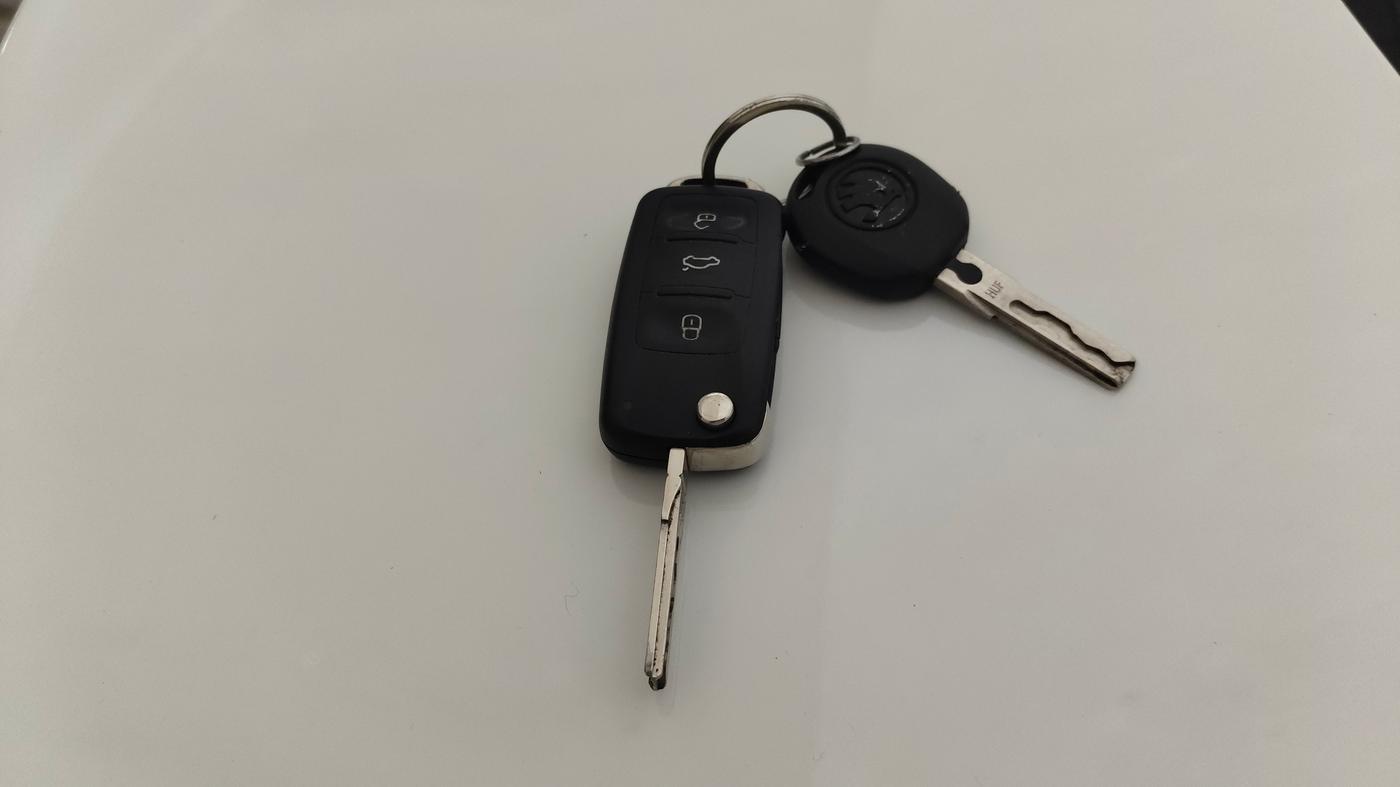 2013 Skoda Rapid AMBITION 1.6 MPI MT PLUS, Petrol, Manual, 59,727 km, Key Close Up