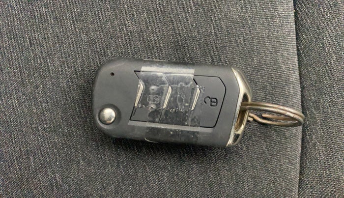 2024 Mahindra XUV 3XO AX5L 1.2 TGDi, Petrol, Manual, 11,453 km, Key Close Up