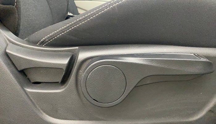 2024 Mahindra XUV 3XO AX5L 1.2 TGDi, Petrol, Manual, 11,453 km, Driver Side Adjustment Panel