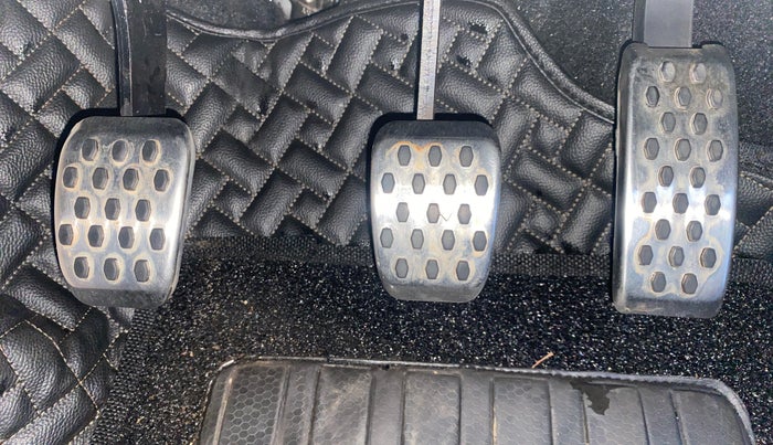 2024 Mahindra XUV 3XO AX5L 1.2 TGDi, Petrol, Manual, 11,453 km, Pedals