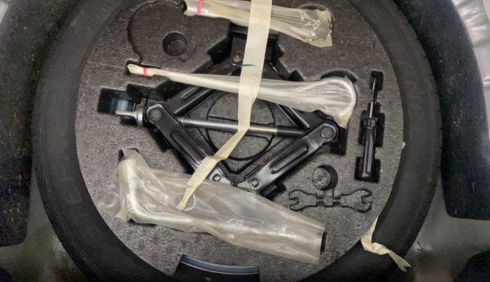 2024 Mahindra XUV 3XO AX5L 1.2 TGDi, Petrol, Manual, 11,453 km, Spare Tyre