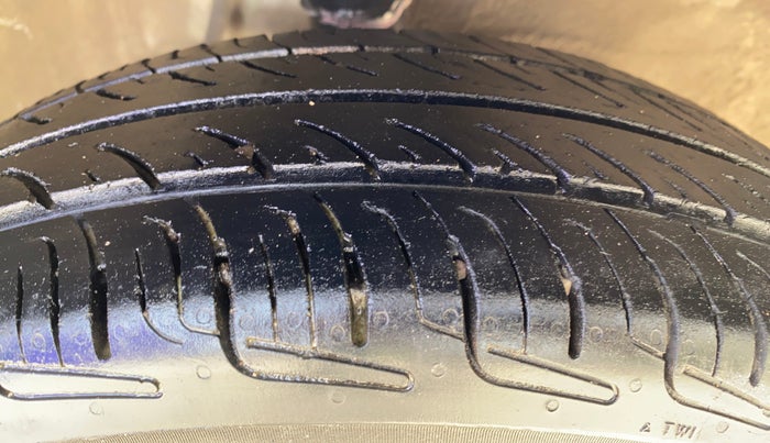 2013 Maruti Alto 800 LXI, Petrol, Manual, 63,056 km, Right Front Tyre Tread