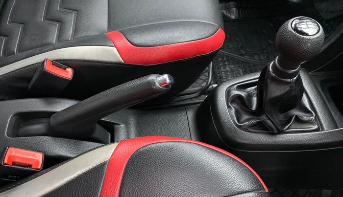 2017 Maruti Swift VXI D, Petrol, Manual, 35,861 km, Gear Lever