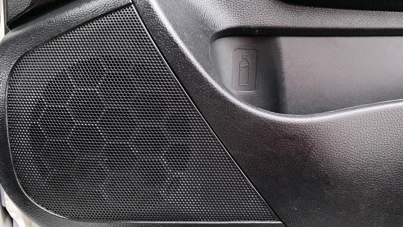 2017 Maruti Swift VXI D, Petrol, Manual, 35,861 km, Speakers