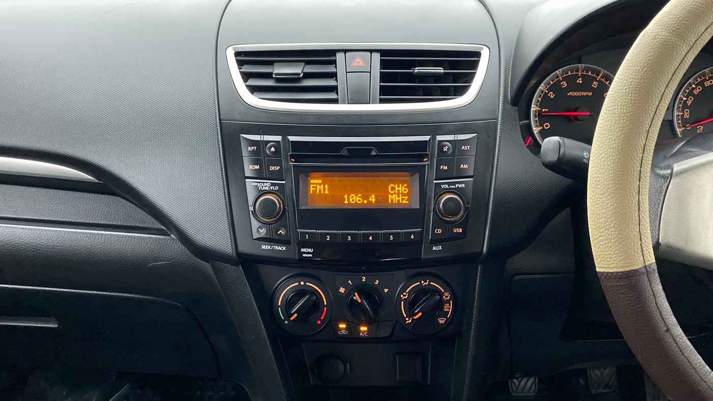 2017 Maruti Swift VXI D, Petrol, Manual, 35,861 km, Air Conditioner