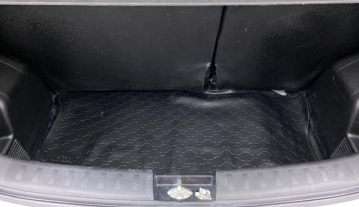 2017 Maruti Swift VXI D, Petrol, Manual, 35,861 km, Boot Inside View