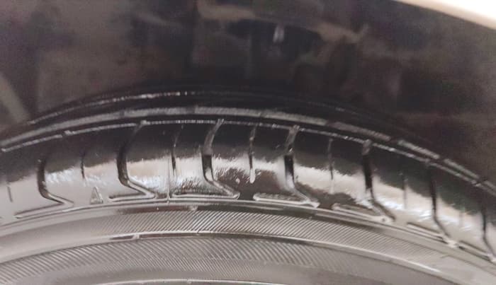 2017 Ford Figo Aspire TITANIUM 1.5 PETROL AT, Petrol, Automatic, 60,775 km, Left Front Tyre Tread