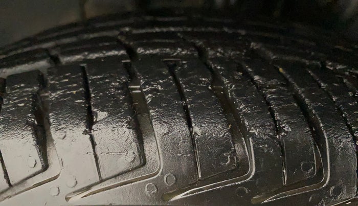 2016 Datsun Redi Go T (O), Petrol, Manual, 27,455 km, Left Front Tyre Tread