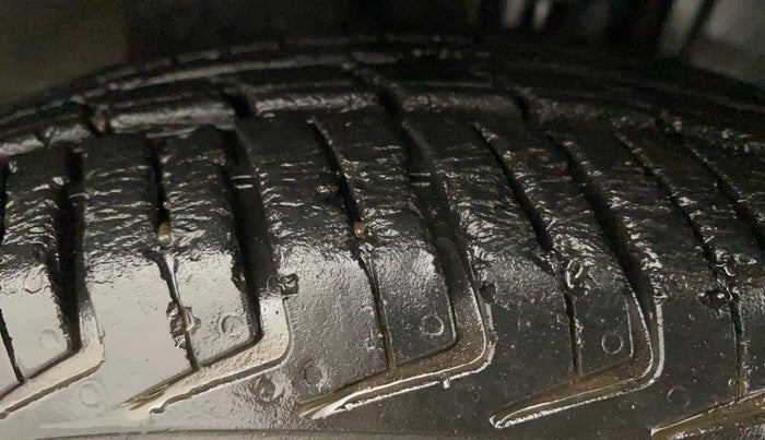 2016 Datsun Redi Go T (O), Petrol, Manual, 27,455 km, Right Front Tyre Tread