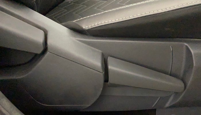 2023 Nissan MAGNITE XV PREMIUM, Petrol, Manual, 38,946 km, Driver Side Adjustment Panel