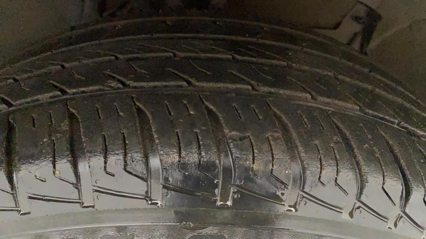 2018 Renault Duster RXL PETROL, Petrol, Manual, 62,498 km, Right Front Tyre Tread