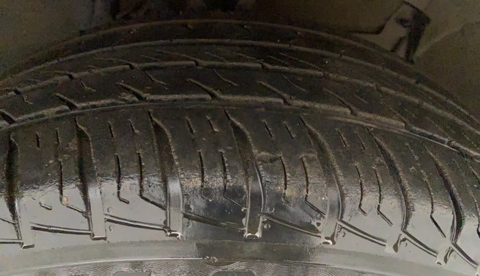 2018 Renault Duster RXL PETROL, Petrol, Manual, 62,498 km, Right Front Tyre Tread