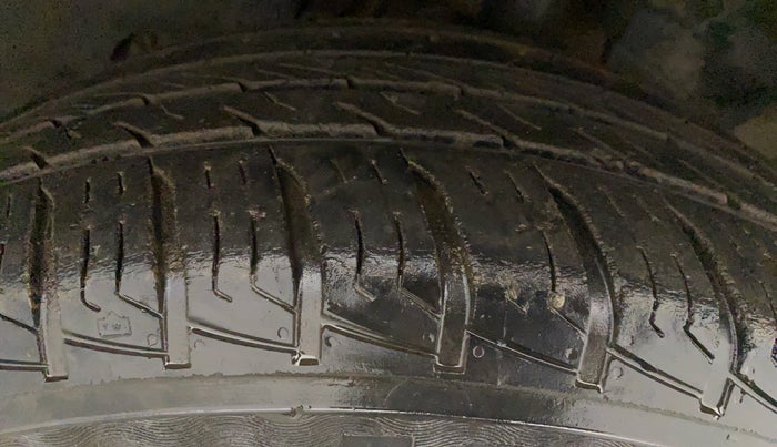 2018 Renault Duster RXL PETROL, Petrol, Manual, 62,498 km, Right Rear Tyre Tread