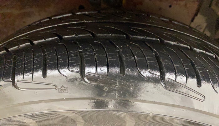 2013 Maruti Ertiga VXI, Petrol, Manual, 98,798 km, Right Front Tyre Tread
