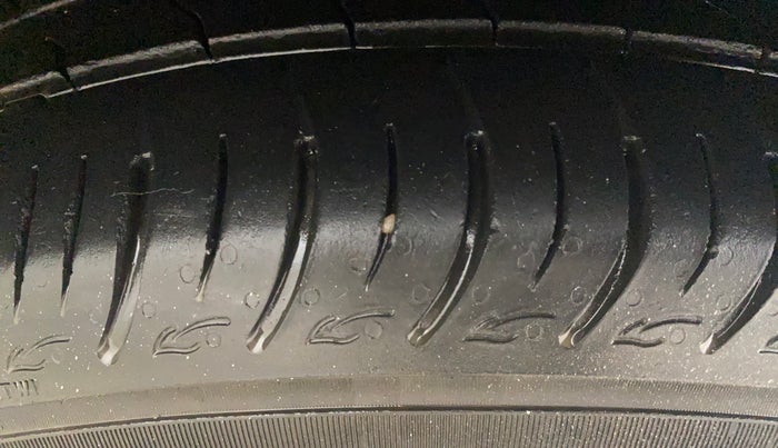 2013 Maruti Ertiga VXI ABS, Petrol, Manual, 59,625 km, Right Front Tyre Tread