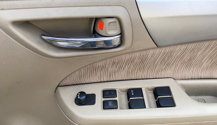 2013 Maruti Ertiga VXI ABS, Petrol, Manual, 59,625 km, Driver Side Door Panels Control