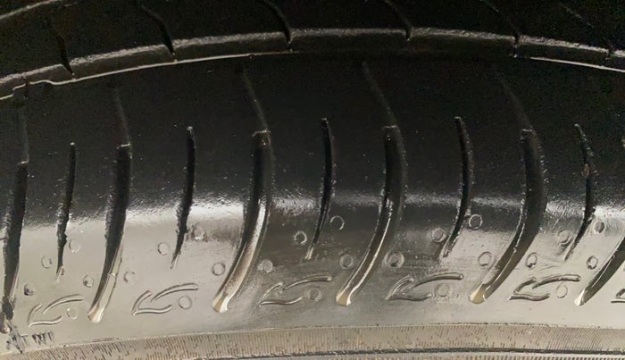 2013 Maruti Ertiga VXI ABS, Petrol, Manual, 59,625 km, Left Front Tyre Tread