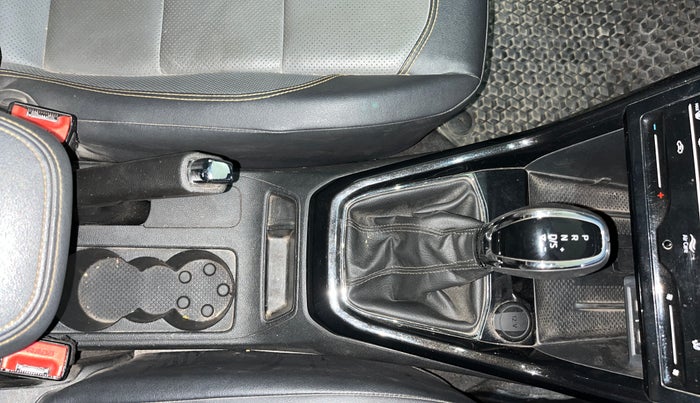 2023 Skoda KUSHAQ STYLE 1.0L TSI AT (6 AIRBAGS), Petrol, Automatic, 39,765 km, Gear Lever