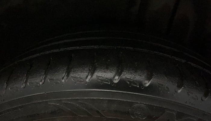 2023 Skoda KUSHAQ STYLE 1.0L TSI AT (6 AIRBAGS), Petrol, Automatic, 39,765 km, Left Rear Tyre Tread