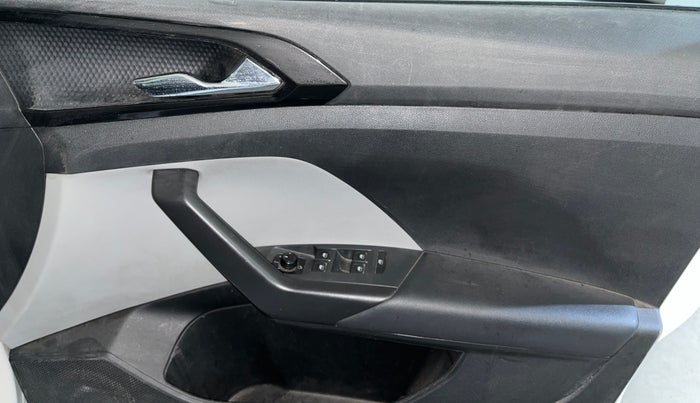 2023 Skoda KUSHAQ STYLE 1.0L TSI AT (6 AIRBAGS), Petrol, Automatic, 39,765 km, Driver Side Door Panels Control