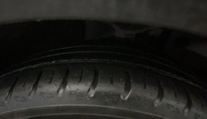 2023 Skoda KUSHAQ STYLE 1.0L TSI AT (6 AIRBAGS), Petrol, Automatic, 39,765 km, Left Front Tyre Tread