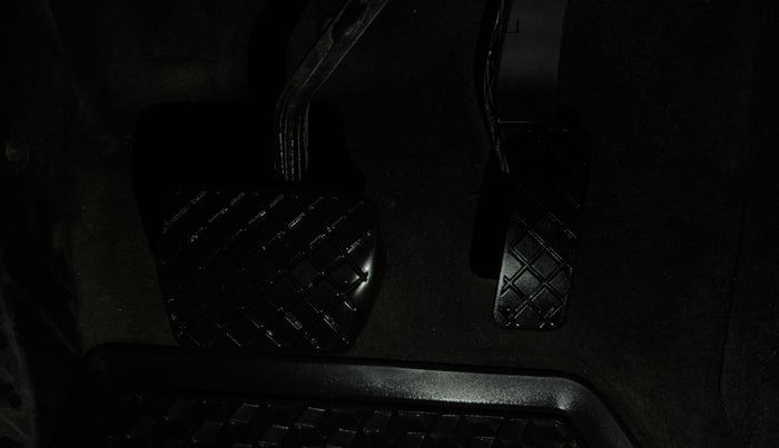 2023 Skoda KUSHAQ STYLE 1.0L TSI AT (6 AIRBAGS), Petrol, Automatic, 39,765 km, Pedals