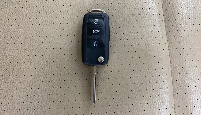 2019 Volkswagen Vento HIGHLINE PETROL AT, Petrol, Automatic, 1,03,074 km, Key Close Up