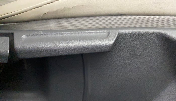 2020 Hyundai AURA SX PLUS 1.2 AMT CRDI, Diesel, Automatic, 94,452 km, Driver Side Adjustment Panel