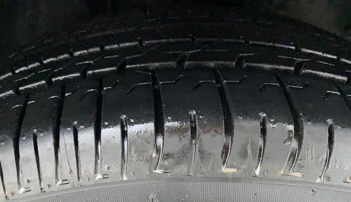 2014 Toyota Corolla Altis J S PETROL, Petrol, Manual, 77,564 km, Right Front Tyre Tread