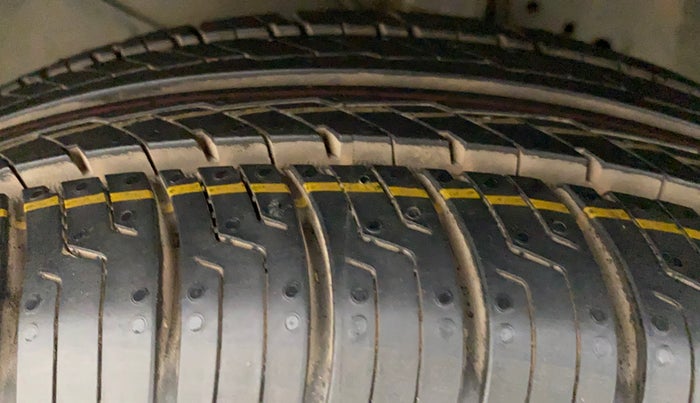 2012 Honda Brio S MT, Petrol, Manual, 29,507 km, Left Front Tyre Tread