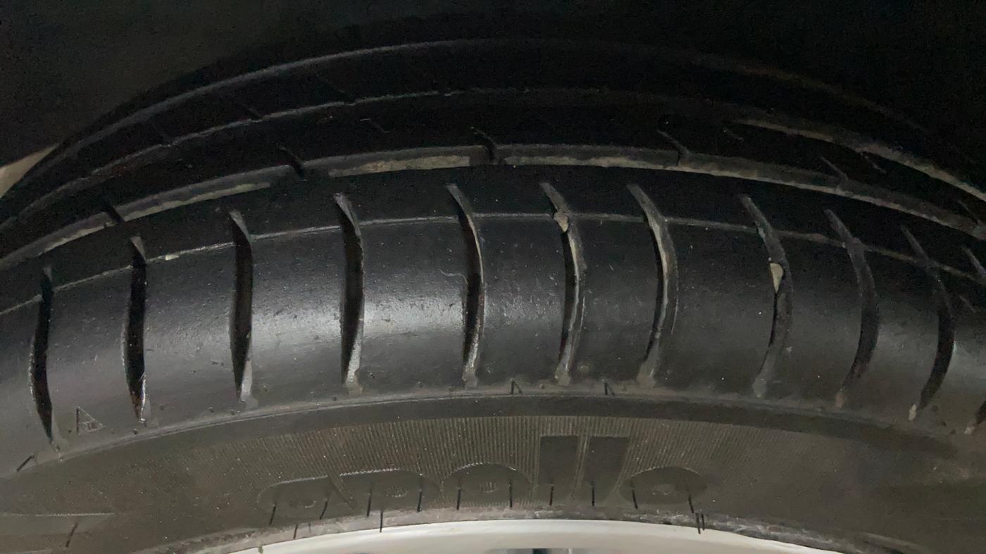 2013 Maruti Wagon R 1.0 VXI, Petrol, Manual, 34,722 km, Left Front Tyre Tread