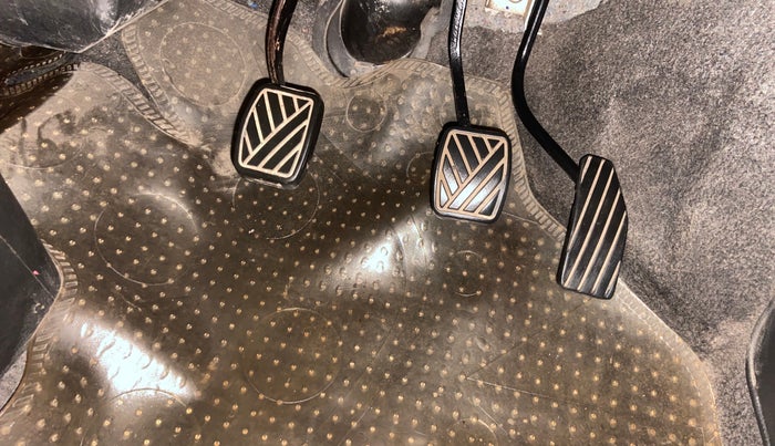 2013 Maruti Wagon R 1.0 VXI, Petrol, Manual, 34,569 km, Pedals