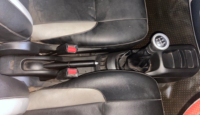 2013 Maruti Wagon R 1.0 VXI, Petrol, Manual, 34,569 km, Gear Lever