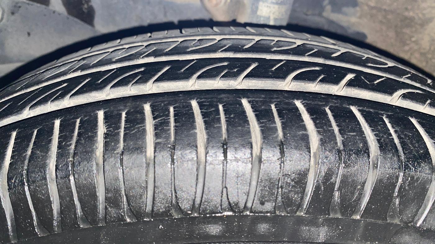 2014 Honda Brio S MT, Petrol, Manual, 40,371 km, Left Front Tyre Tread