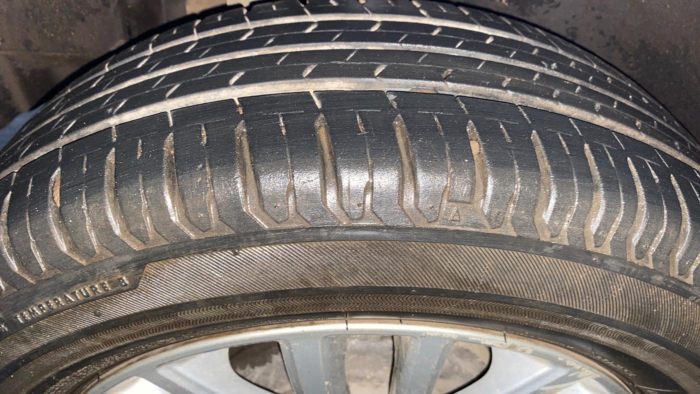 2021 Maruti Dzire ZXI, Petrol, Manual, 24,718 km, Right Rear Tyre Tread