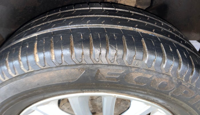 2021 Maruti Dzire ZXI, Petrol, Manual, 24,718 km, Left Rear Tyre Tread
