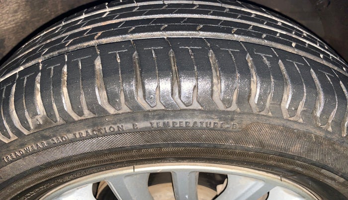 2021 Maruti Dzire ZXI, Petrol, Manual, 24,718 km, Right Front Tyre Tread