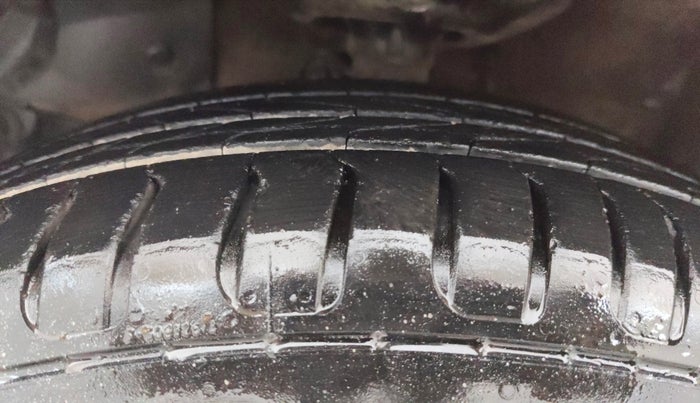 2013 Honda City 1.5L I-VTEC V MT, Petrol, Manual, 1,00,391 km, Left Front Tyre Tread