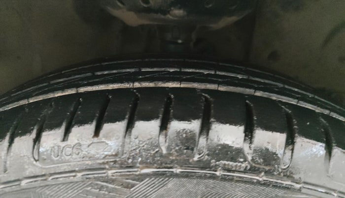 2013 Honda City 1.5L I-VTEC V MT, Petrol, Manual, 1,00,391 km, Right Front Tyre Tread