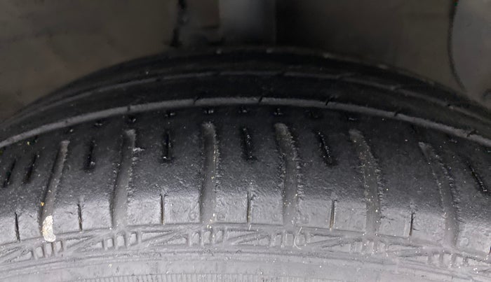2017 Hyundai Grand i10 SPORTZ (O) 1.2 AT VTVT, Petrol, Automatic, 36,849 km, Right Front Tyre Tread