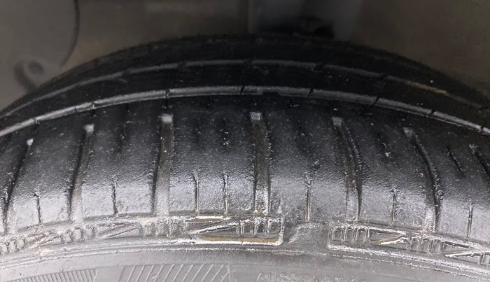2017 Hyundai Grand i10 SPORTZ (O) 1.2 AT VTVT, Petrol, Automatic, 36,849 km, Left Front Tyre Tread