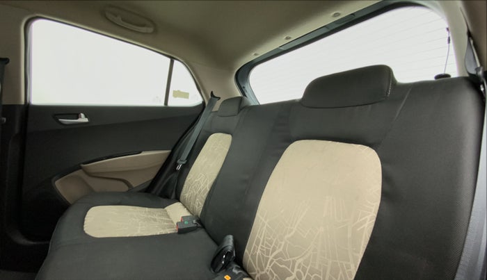 2017 Hyundai Grand i10 SPORTZ (O) 1.2 AT VTVT, Petrol, Automatic, 36,849 km, Right Side Rear Door Cabin